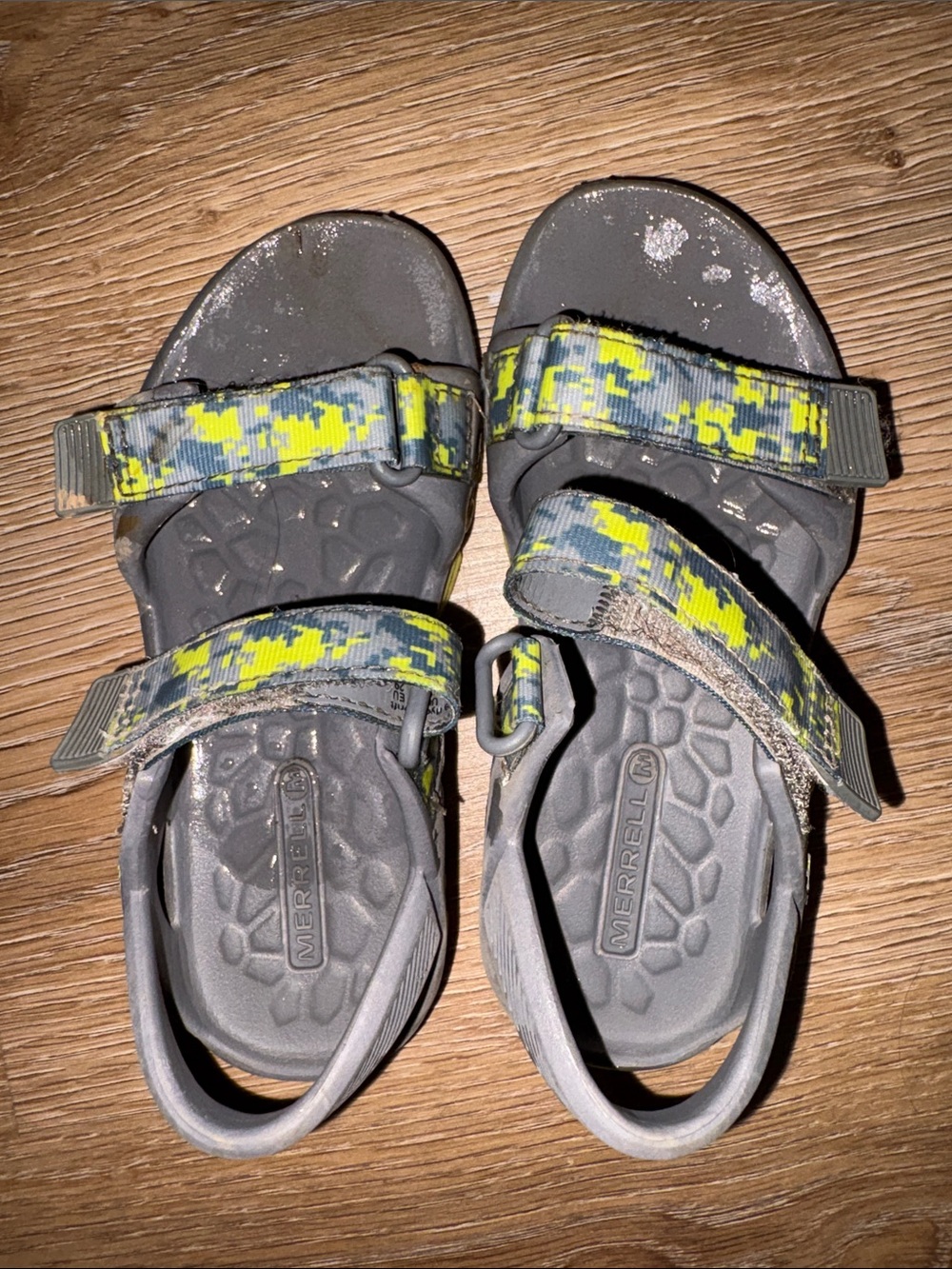 OFFERS OPEN! Boys kids Merrell Kids Gray Sandals w Yellow Camo Straps like chaco